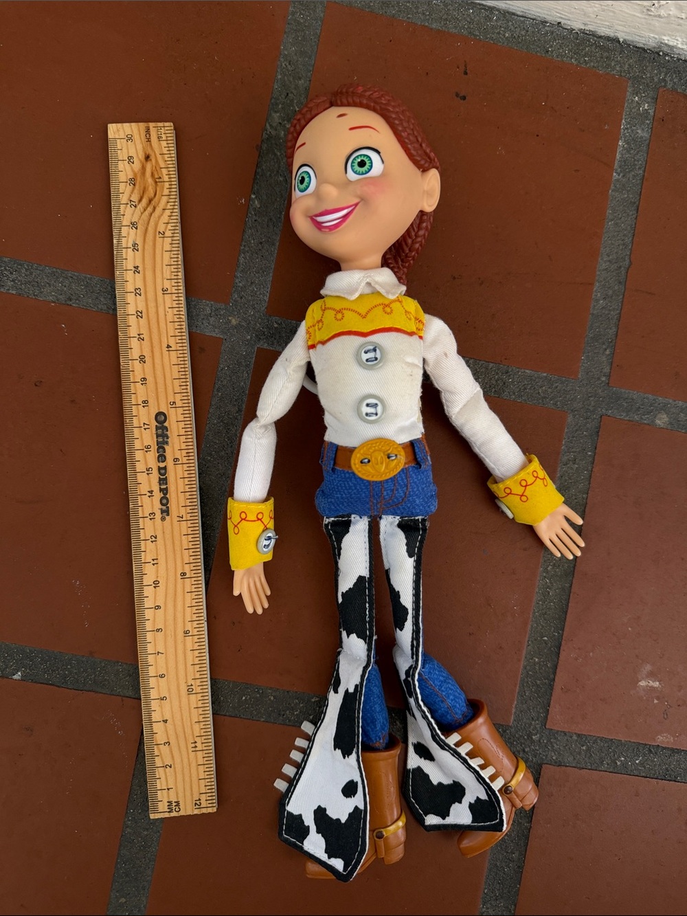 Toy Story Talking Jessie : Brown-Haired Cowgirl Doll in White & Yellow Outfit - Picture 2 of 3